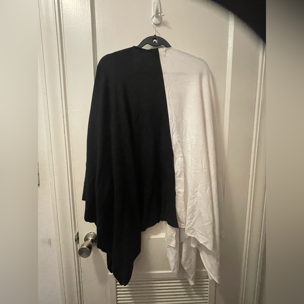Donni Charm The Zoe Report Chic Black and White Poncho/Wrap